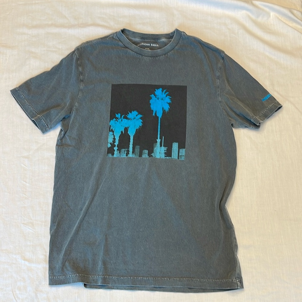 American Eagle gray T-shirt